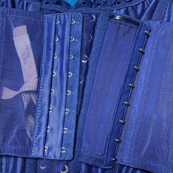 Victoria's Secret Strapless Corset Top Eyelet Lace Sheer design NWT Small - Picture 9 of 9